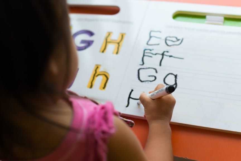 Pasti Bisa! 15+ Cara Mengajari Anak Menulis dengan Mudah