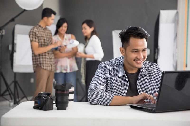 12 Rekomendasi Kerja Part Time Yang Cocok untuk Mahasiswa